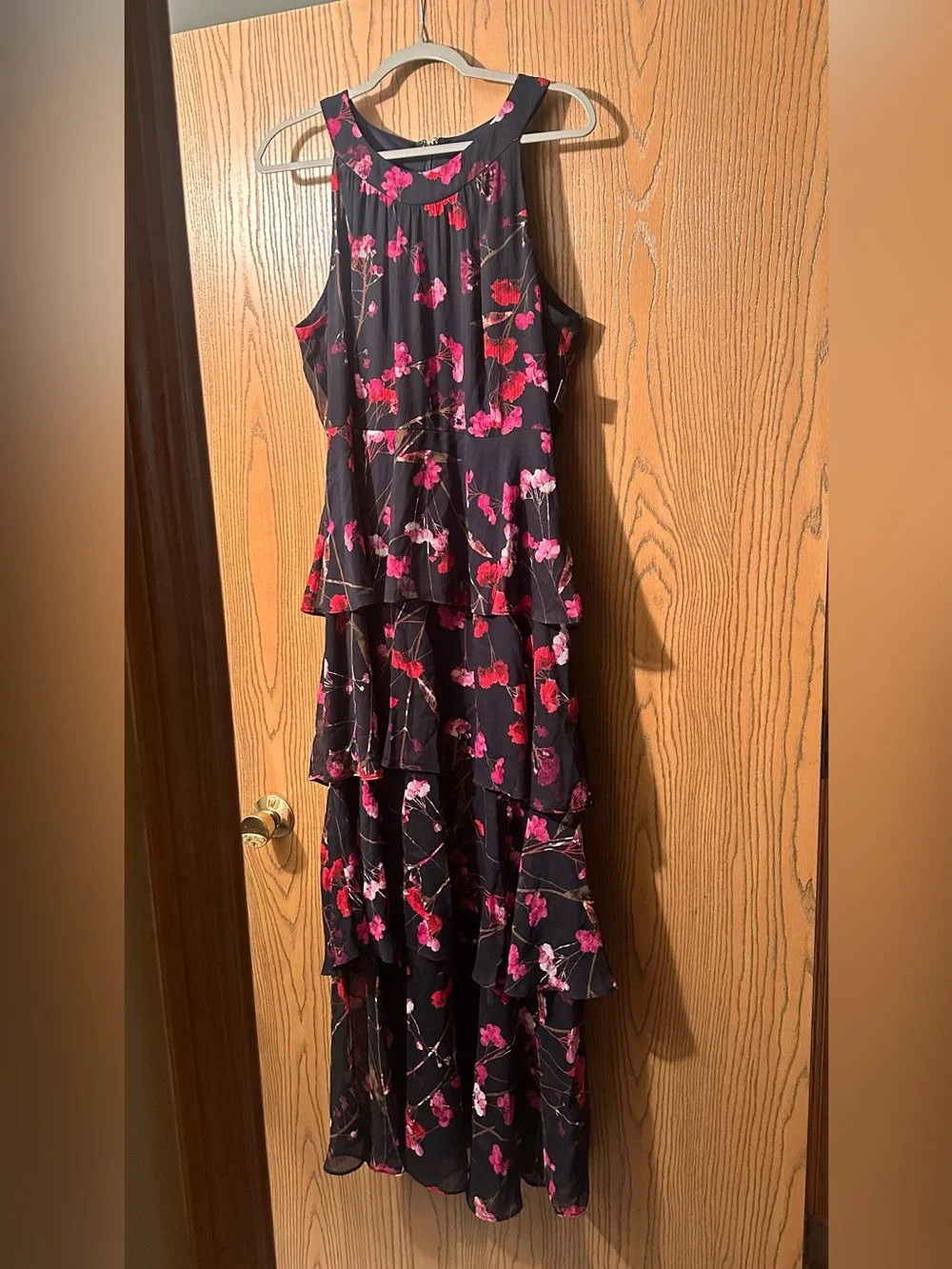 Tommy Hilfiger Women
Size 16 NEW Floral Halter Maxi Dress Navy Chiffon NWT - Picture 5 of 5